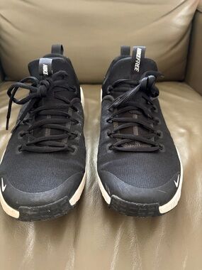 EUC - Nike Women’s Metcon 6 Black Lightweight Sneakers